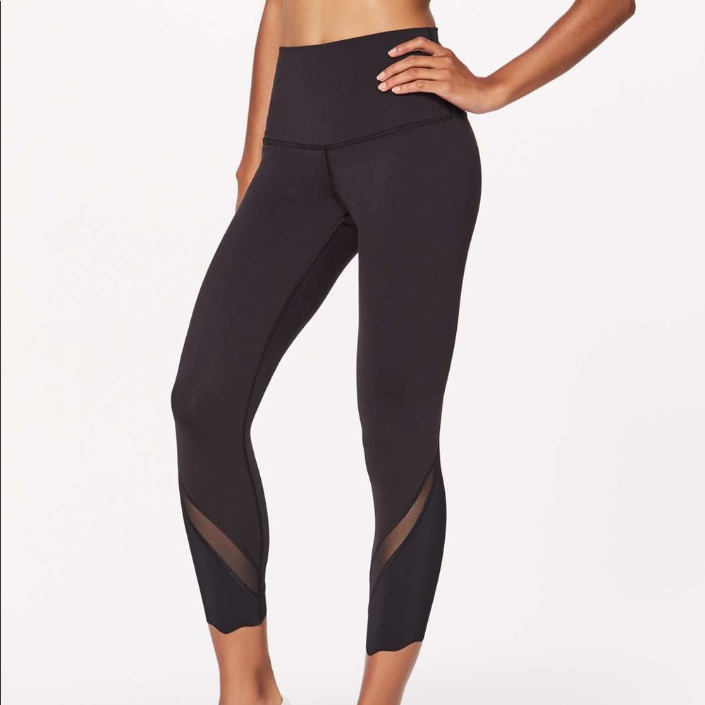Lululemon Wunder Under High-Rise Crop 23" 
Full-On Luxtreme Roll Down Scallop